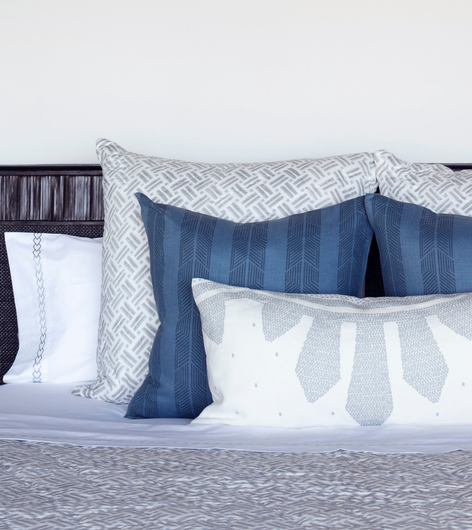 Averylily Big Island Quilt in Driftwood and Ocean.